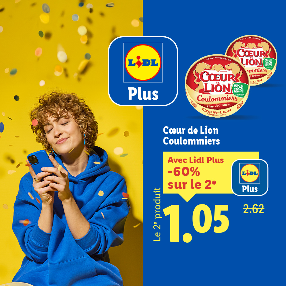 Une femme souriante avec un téléphone, des fromages Cœur de Lion Coulommiers et une offre Lidl Plus.