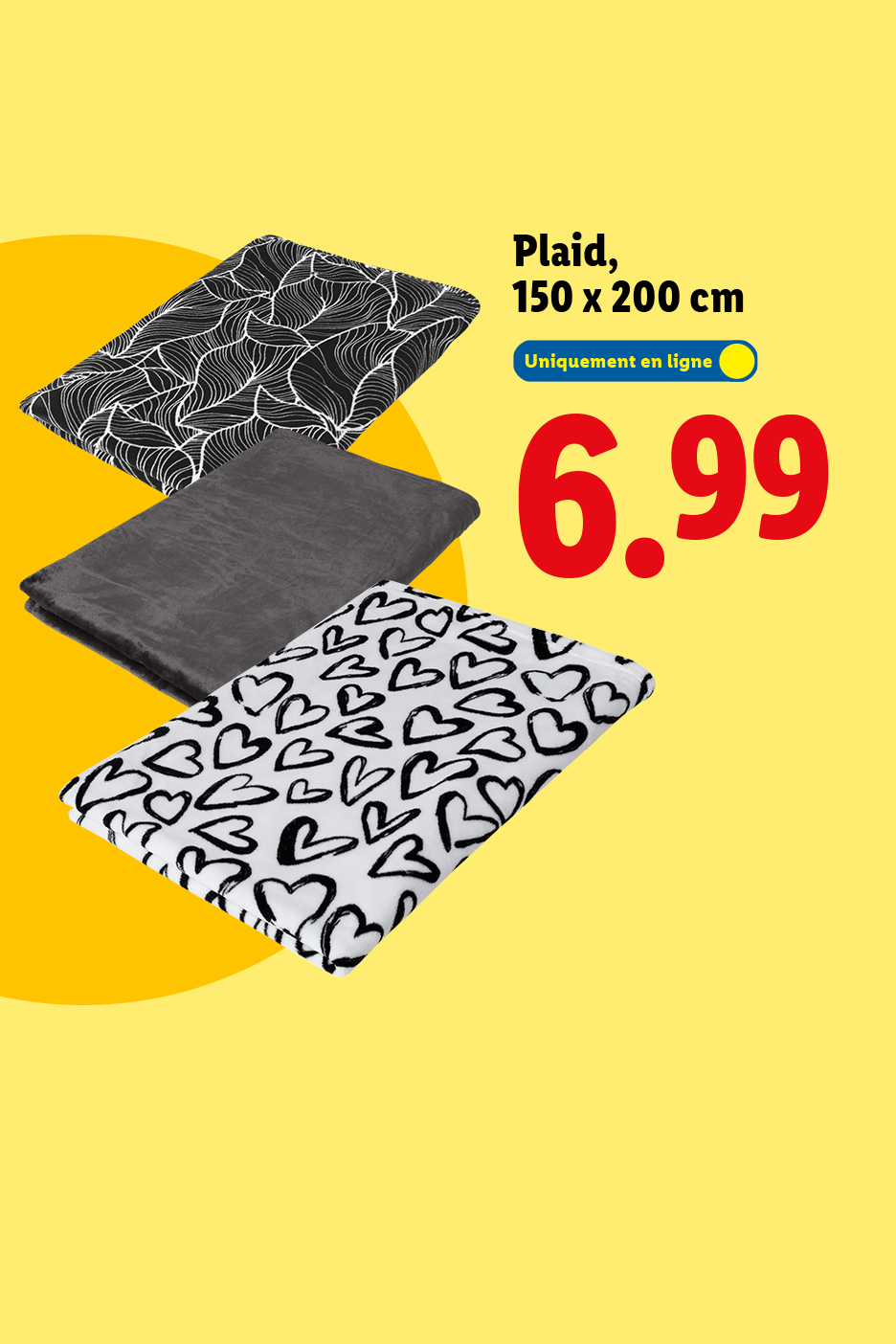 Plaids de différentes couleurs et motifs (feuilles, uni, cœurs) de 150 x 200 cm, à 6,99 €.