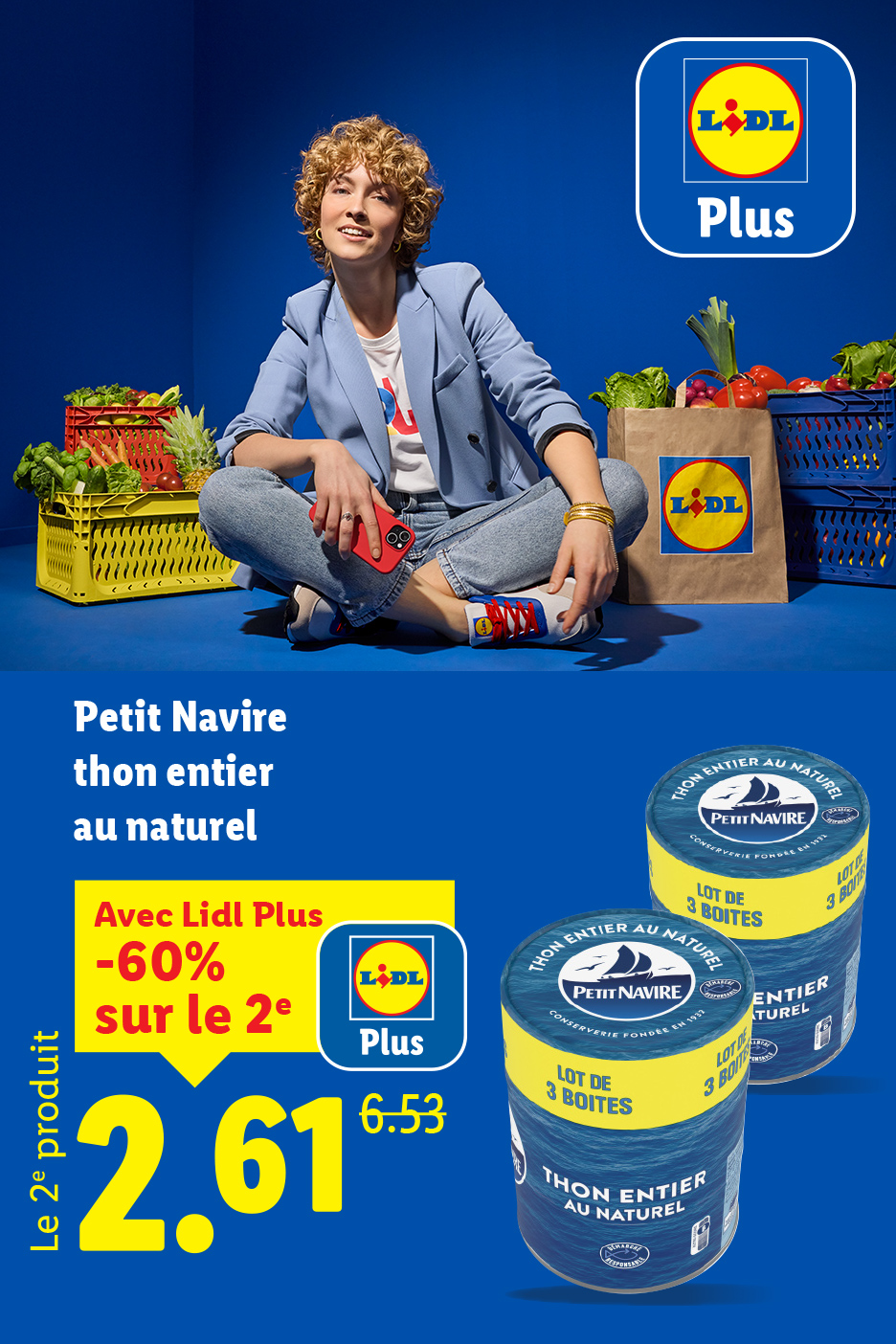 Publicité Lidl Plus pour le thon entier Petit Navire, avec une femme souriante et des courses.