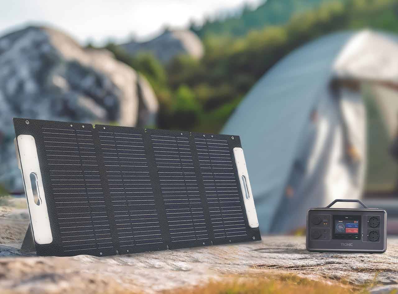 Panneau solaire pliable et générateur Troonic pour le camping en plein air.