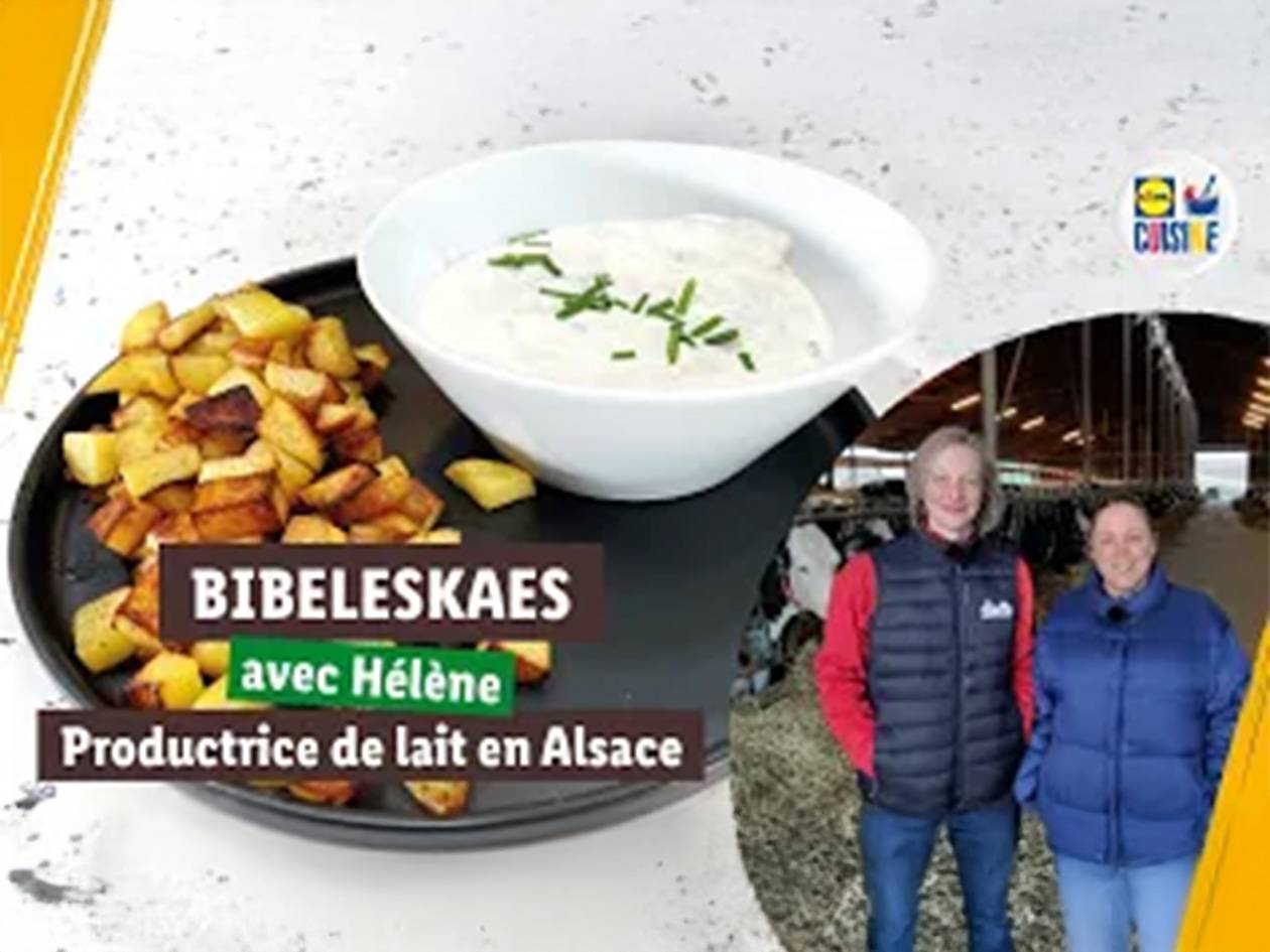 Bibeleskaes avec des pommes de terre et deux producteurs de lait en Alsace.