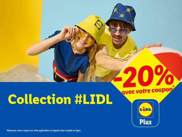 Deux personnes souriantes portant des bobs et des lunettes de soleil, avec un ballon de plage et une offre de -20%.