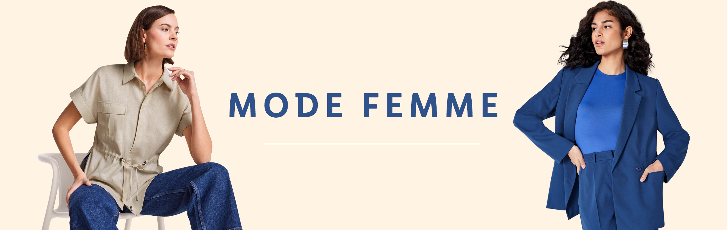 Mode femme : deux modèles, une en chemise beige et l'autre en tailleur bleu.