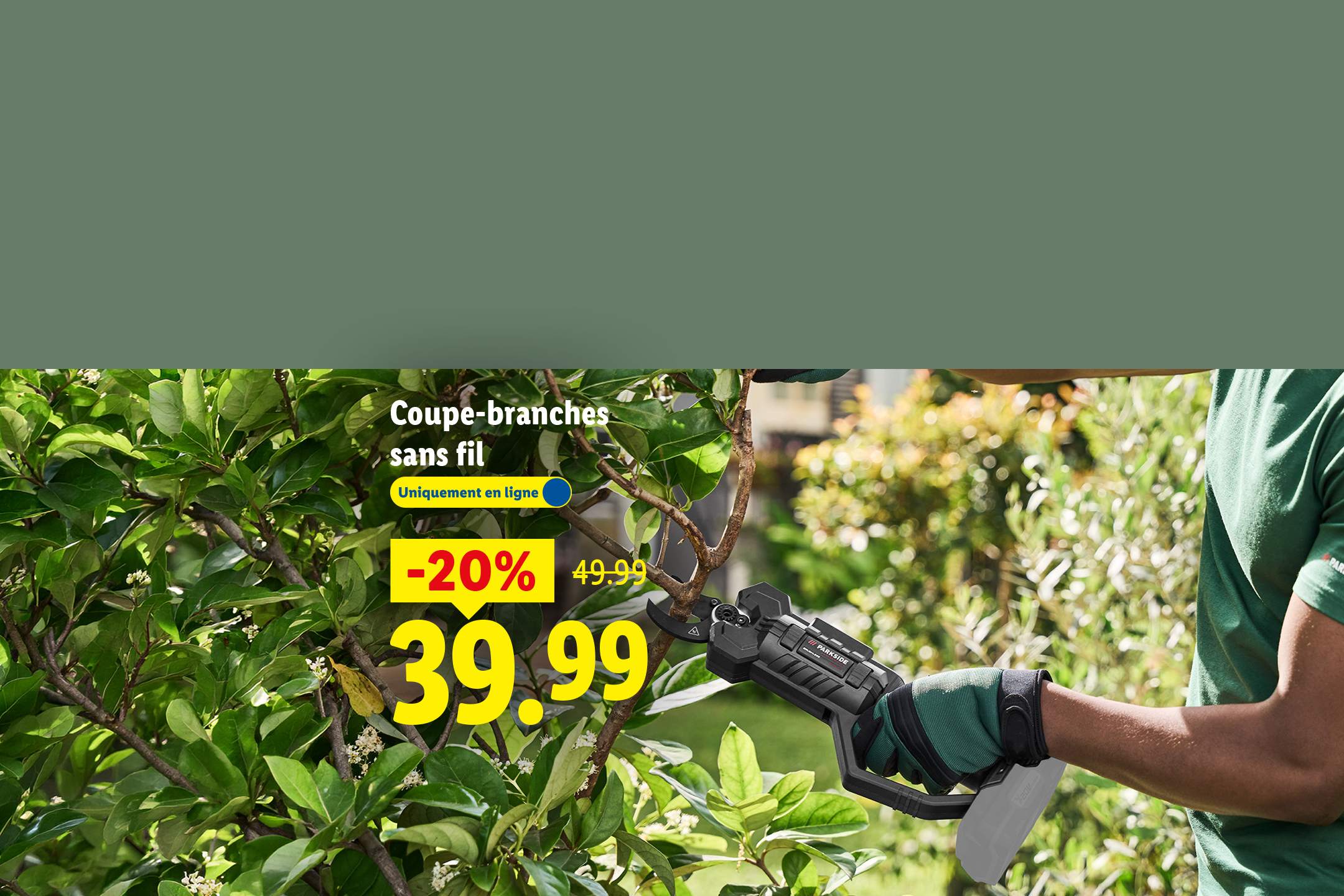 Un sécateur sans fil en action, coupant une branche, avec une réduction de 20% à 39,99.