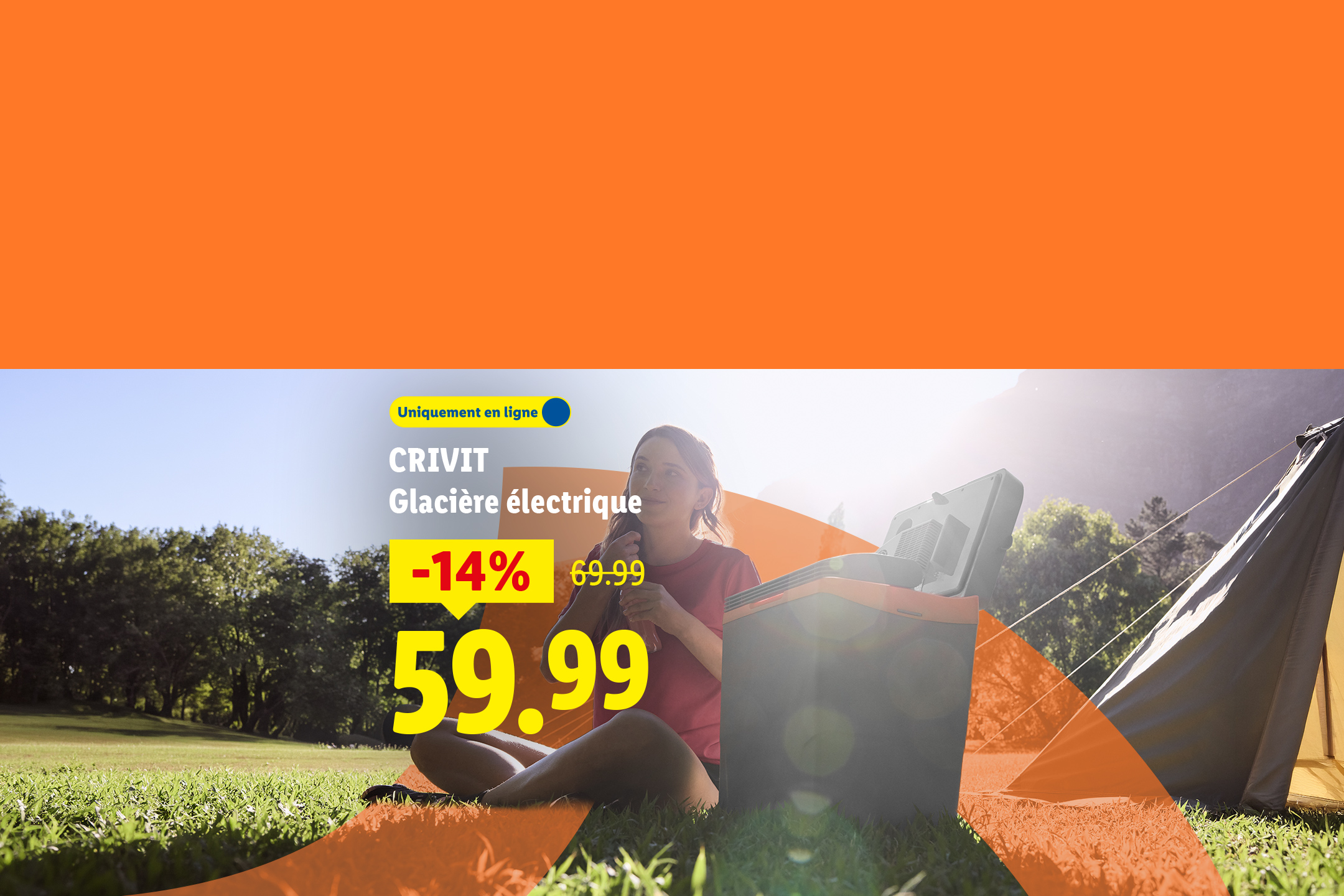 Glacière électrique en promotion à 59.99€ (-14%), avec une femme en camping.