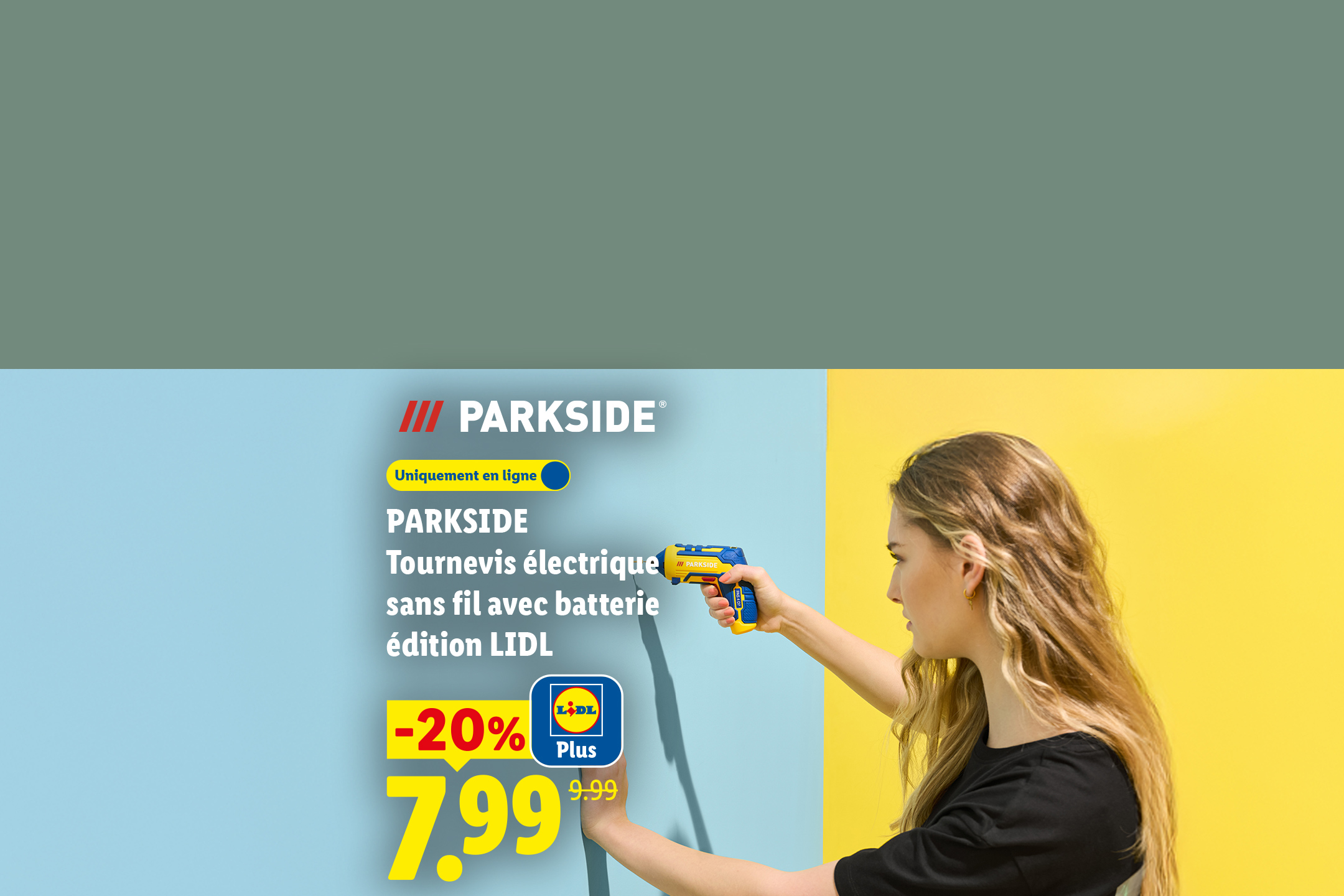 Une femme tient un tournevis électrique sans fil, avec une offre de -20% à 7,99€.