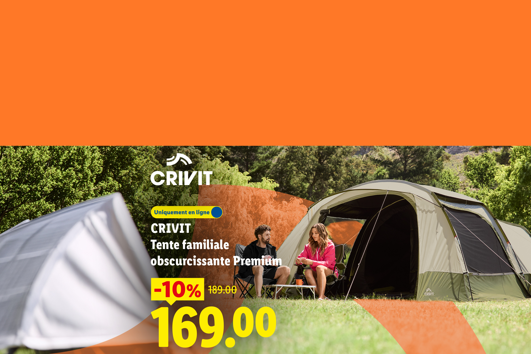 Tente familiale obscurcissante Premium avec un couple en camping, prix réduit de 189.00 à 169.00.
