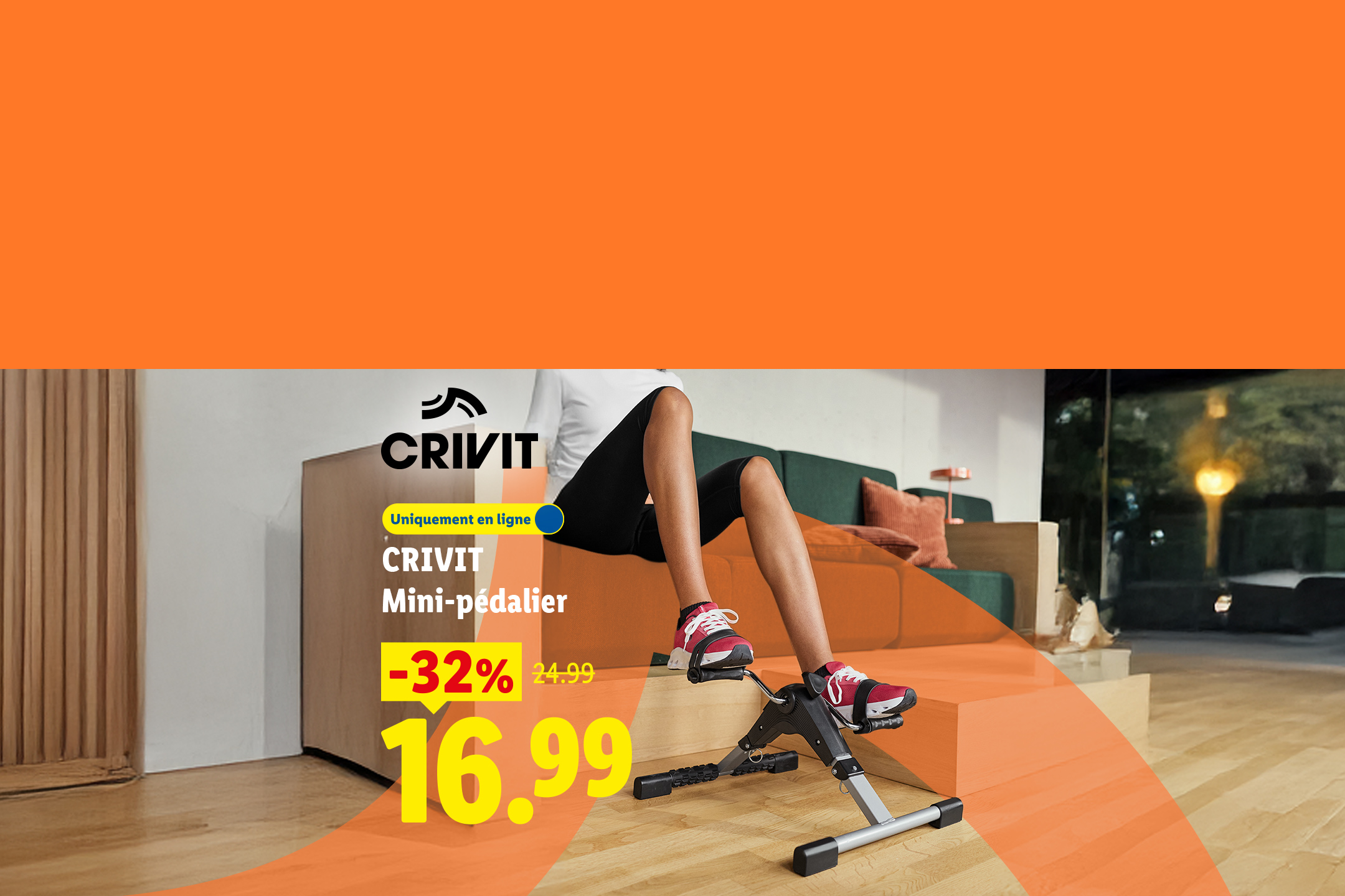 Personne utilisant un mini-pédalier, avec une offre de -32% à 16.99€.