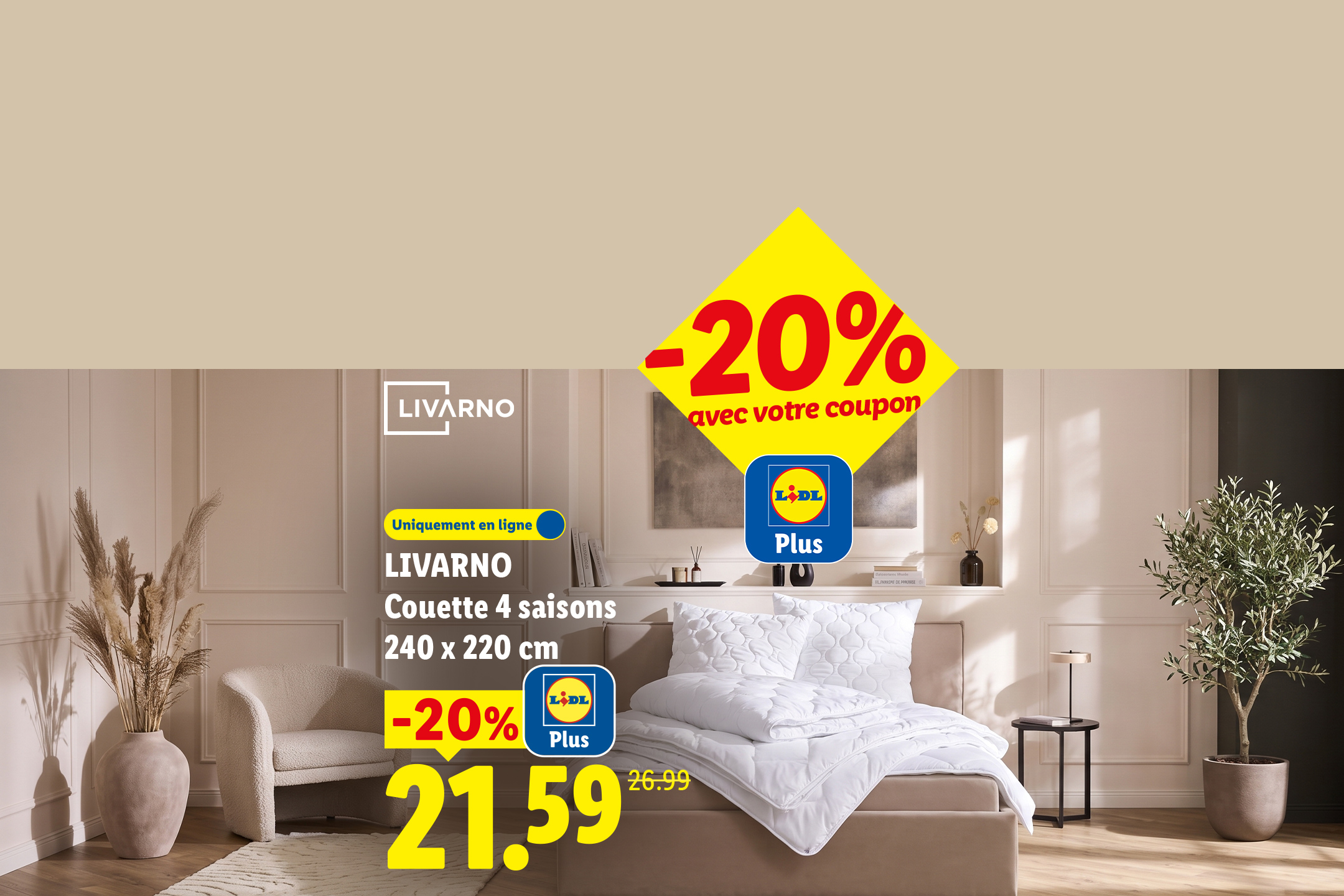 Couette 4 saisons blanche sur un lit, avec une réduction de -20%.