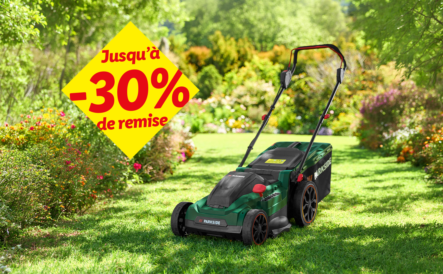 Tondeuse à gazon verte sur une pelouse, avec une promotion jusqu'à -30% de remise.