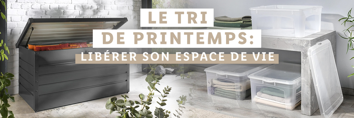 Grande boîte de rangement extérieure et boîtes de rangement en plastique.