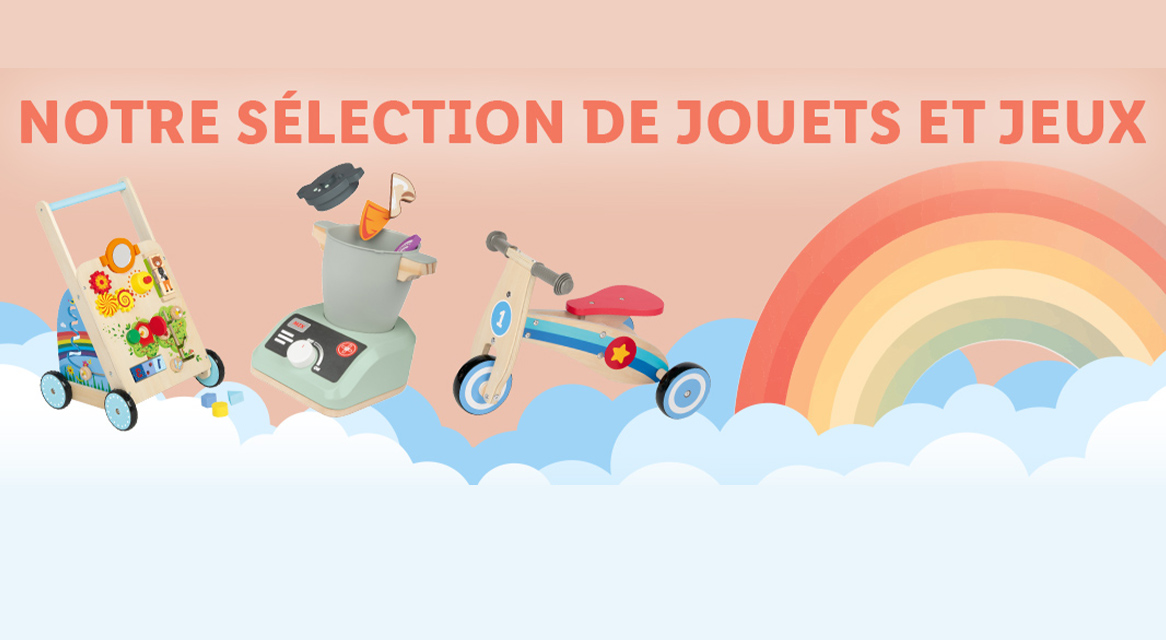 Jouets en bois : trotteur, tricycle.