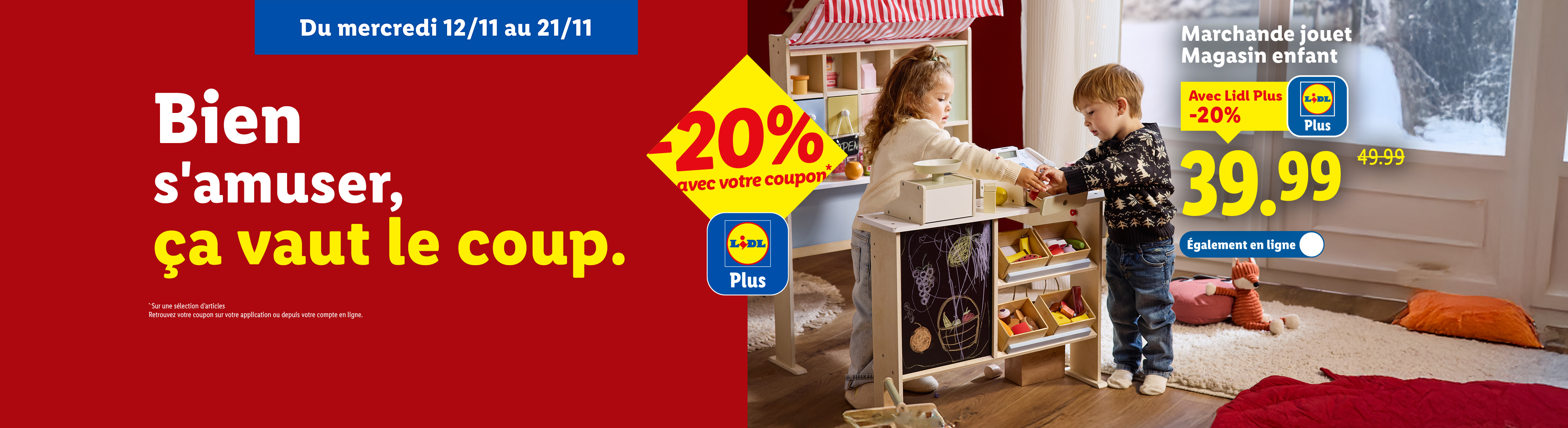 Deux enfants jouent avec un stand de marché jouet Lidl, affichant une réduction de 20% et un prix de 39,99€.