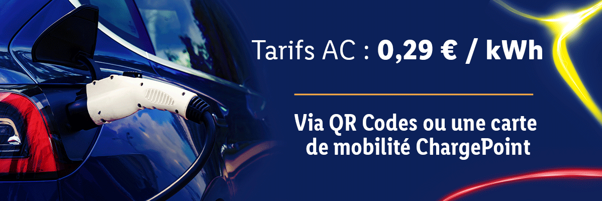 Voiture électrique en charge, tarif 0,29€/kWh via QR code ou carte ChargePoint.