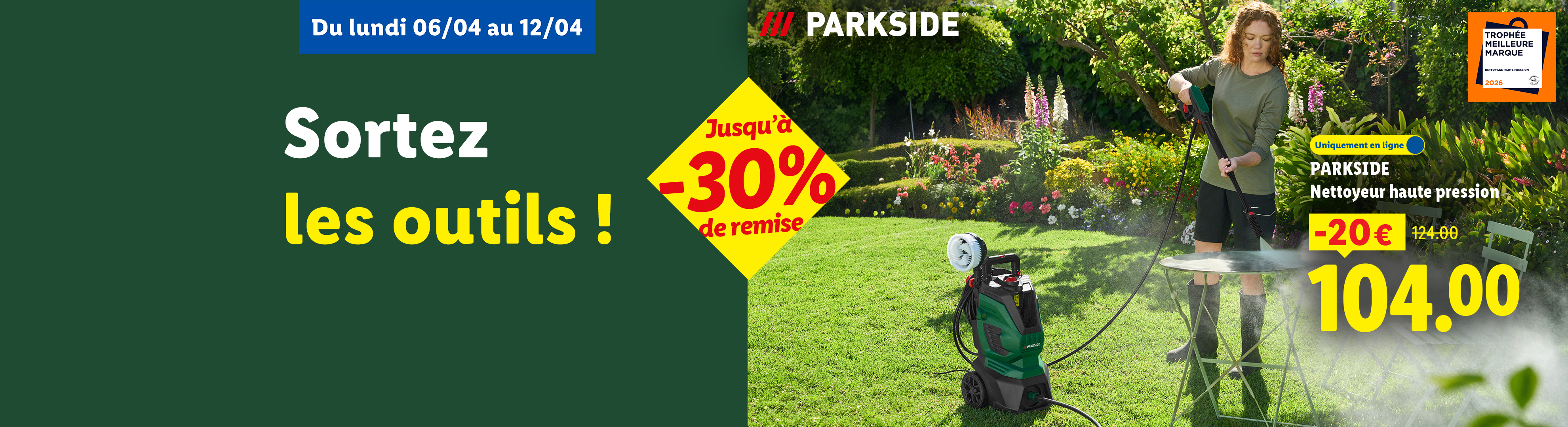 Publicité pour un nettoyeur haute pression avec une femme l'utilisant dans un jardin, offrant jusqu'à 30% de réduction.