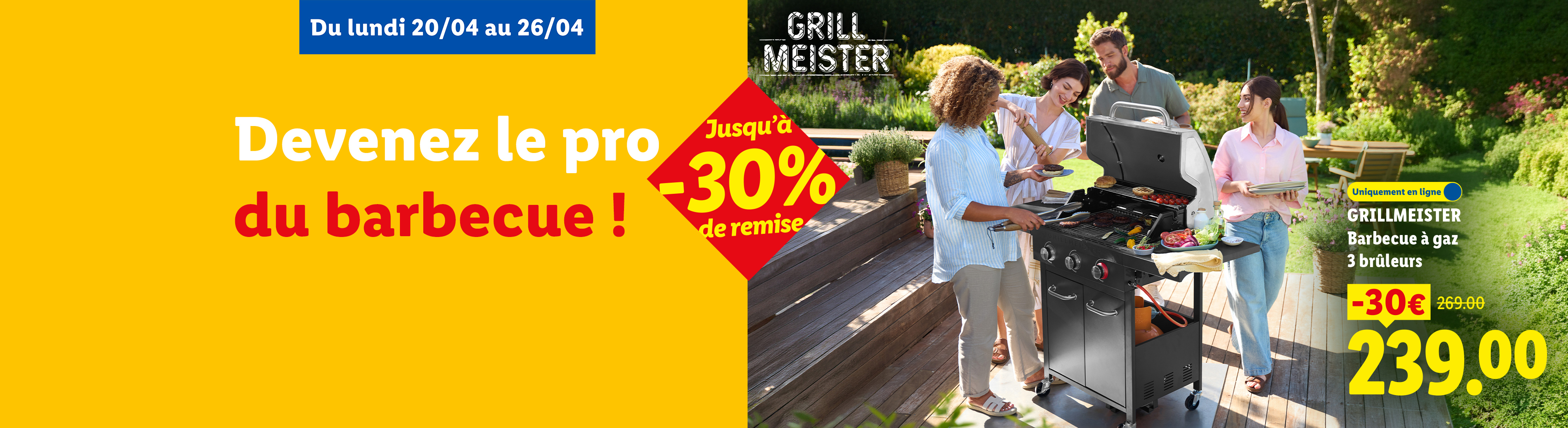 Un barbecue à gaz avec 3 brûleurs en promotion, avec des amis dans un jardin.