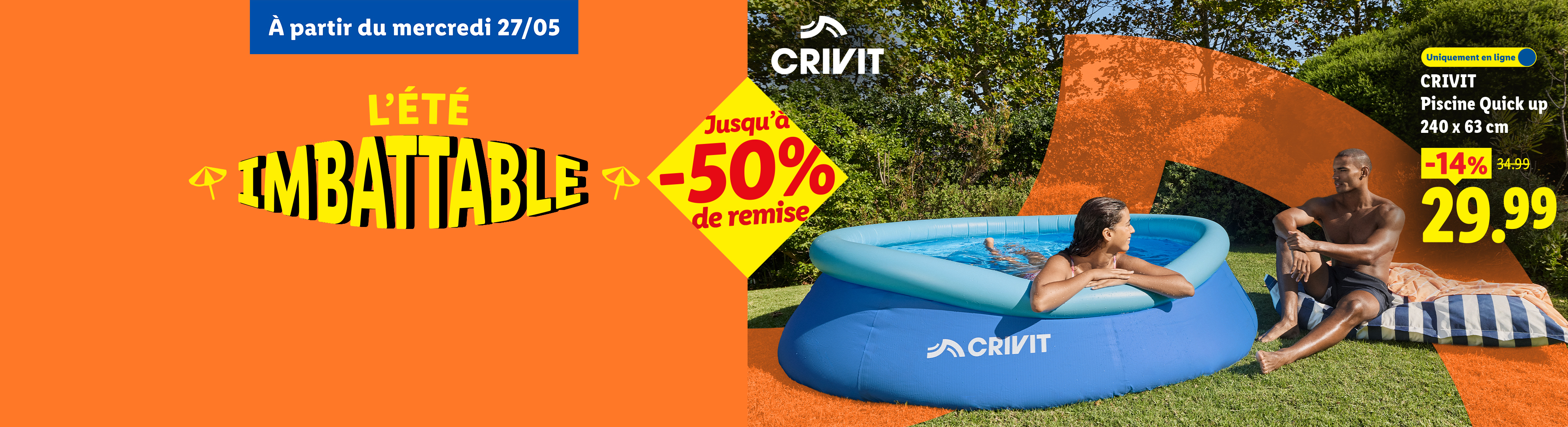 Une piscine gonflable avec des personnes, et des offres promotionnelles pour l'été.