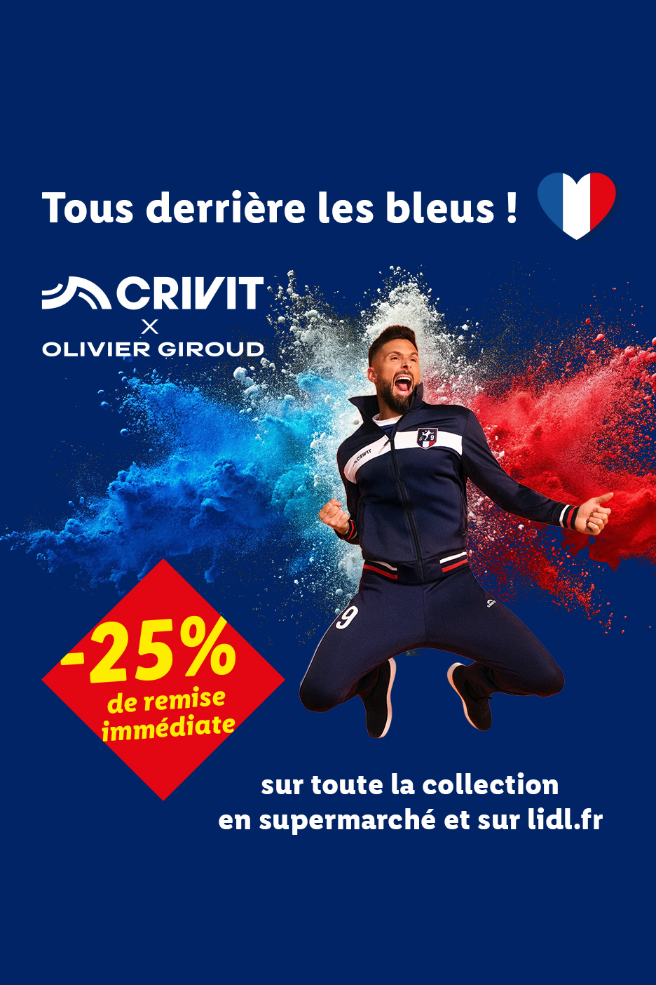 Un homme en survêtement de sport bleu, avec une réduction de 25% sur la collection.
