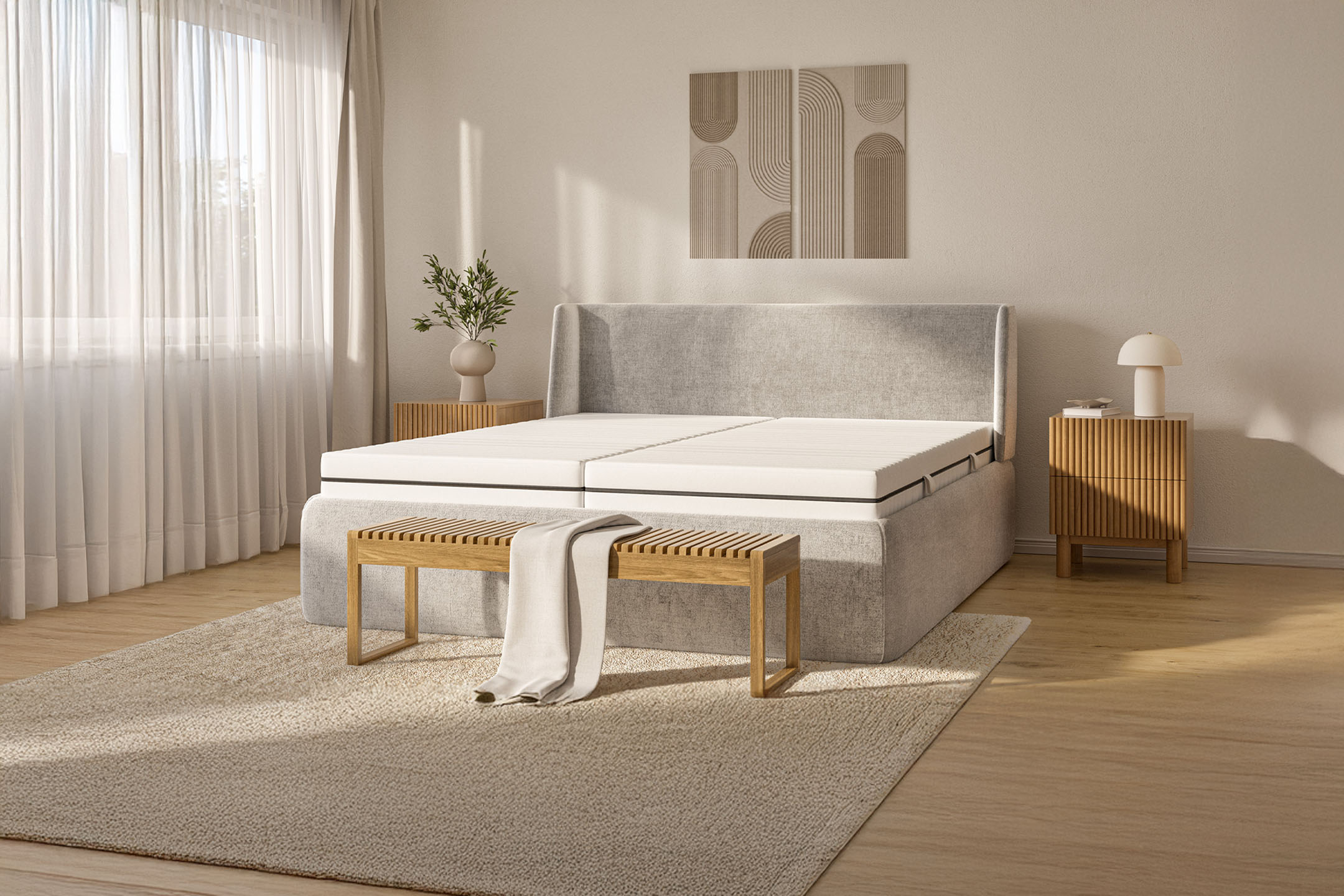 Chambre moderne avec lit continental beige, tables de chevet en bois et banc.