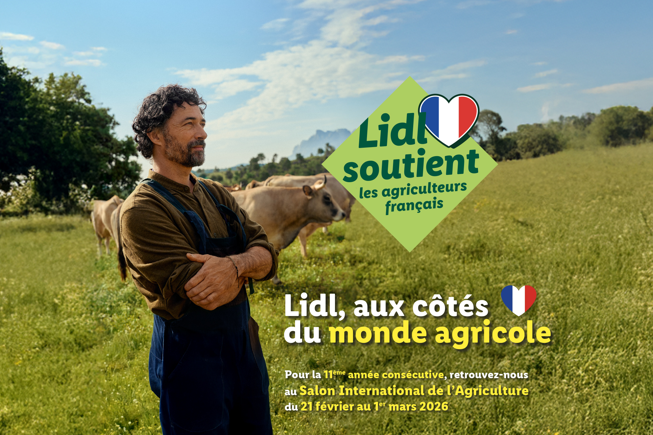 Un agriculteur dans un champ avec des vaches, texte sur le soutien à l'agriculture française et le Salon International de l'Agriculture.