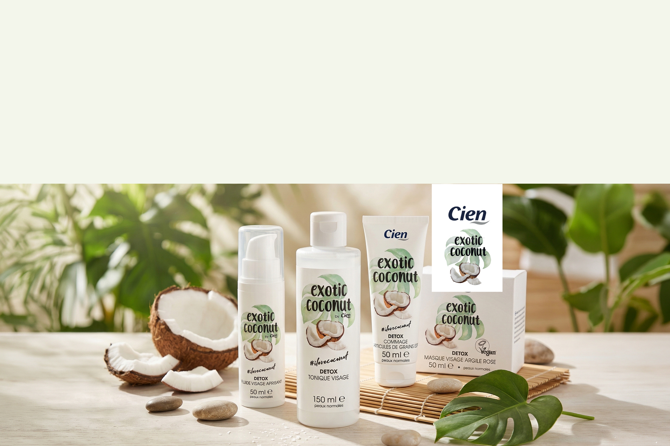 Gamme de produits de soin visage à la noix de coco, comprenant un fluide, une lotion tonique, un gommage et un masque.