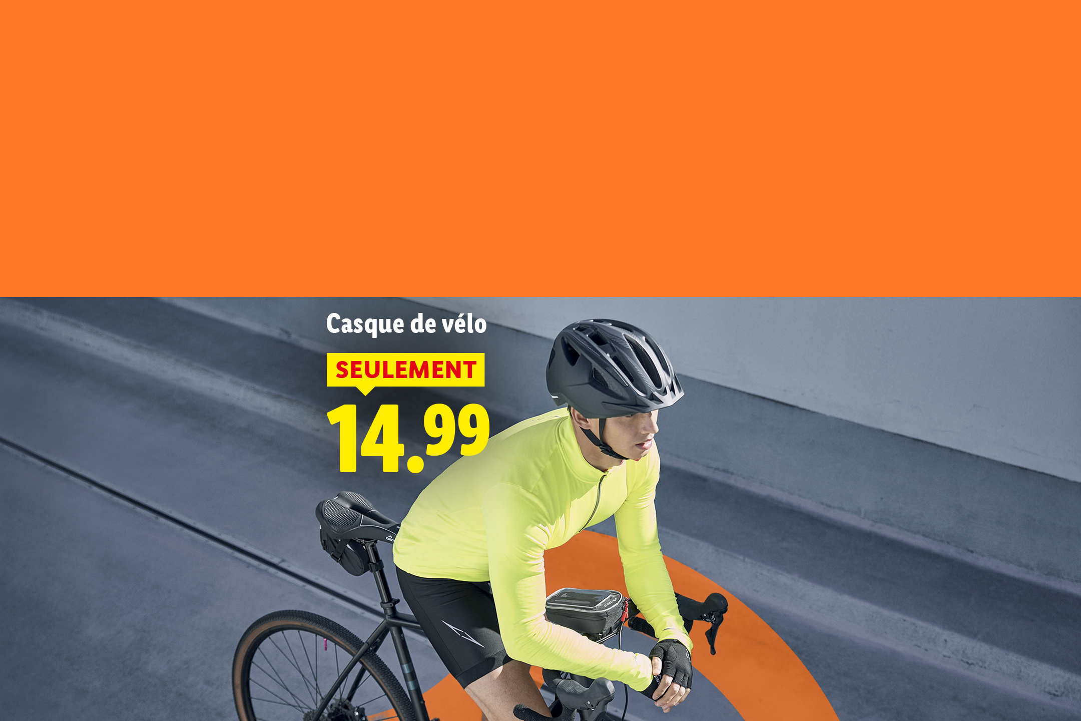 Cycliste avec casque de vélo noir, maillot jaune fluo et cuissard noir, prix 14.99.