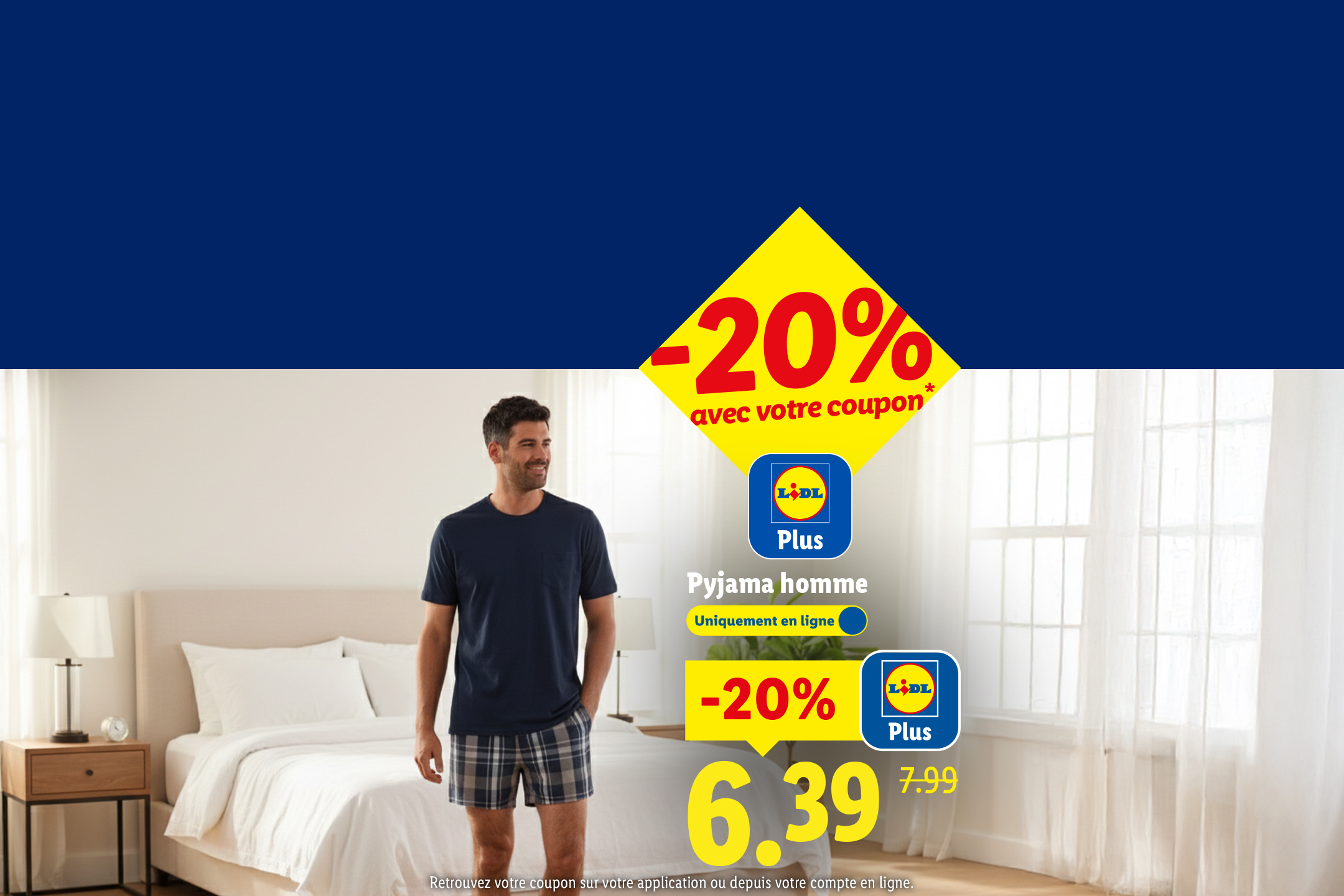 Un homme portant un pyjama, avec une offre de -20% sur le pyjama pour homme.