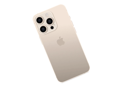 Un iPhone doré avec trois objectifs de caméra à l'arrière.