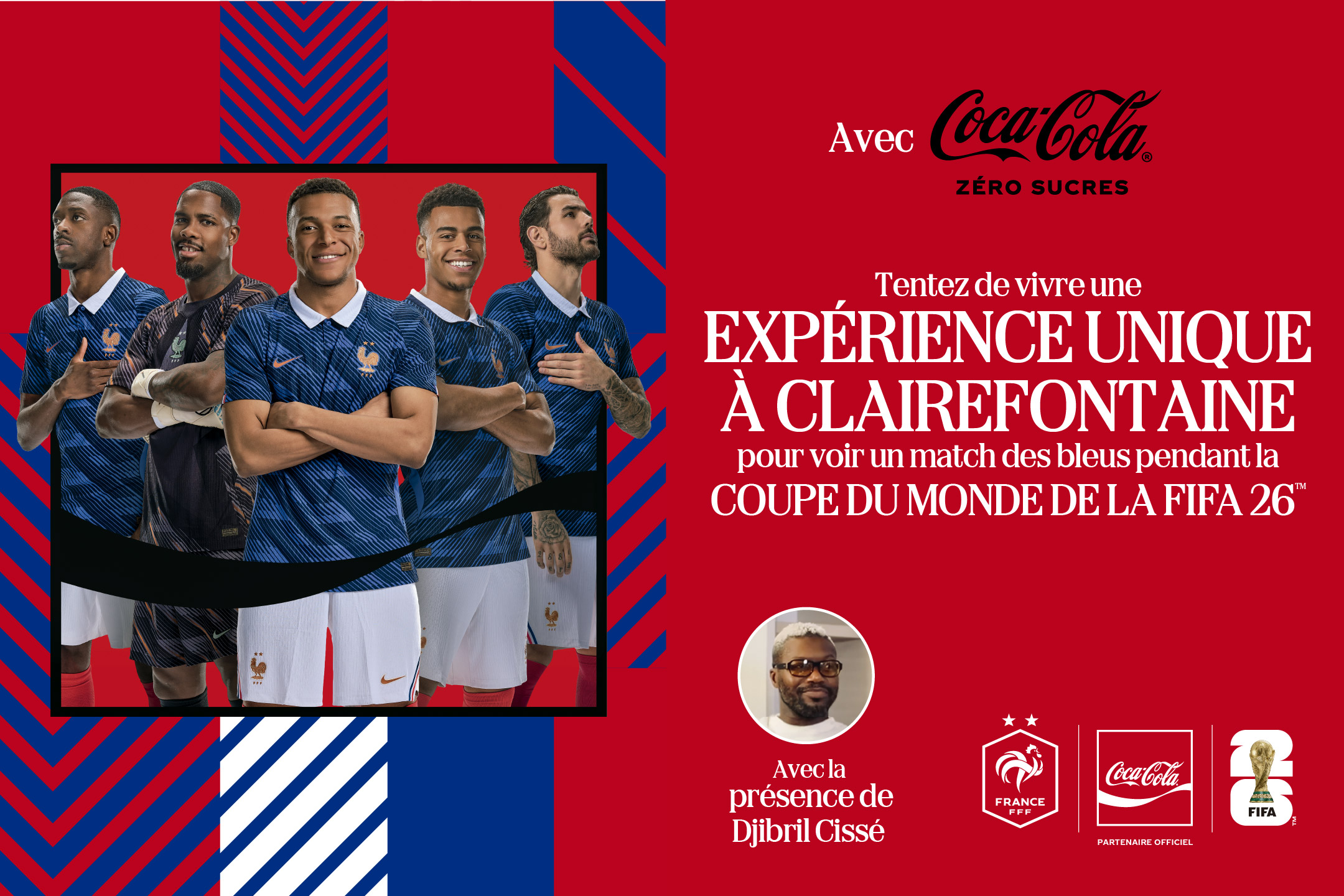 Cinq footballeurs français en maillots bleus, avec une offre pour une expérience de football unique.